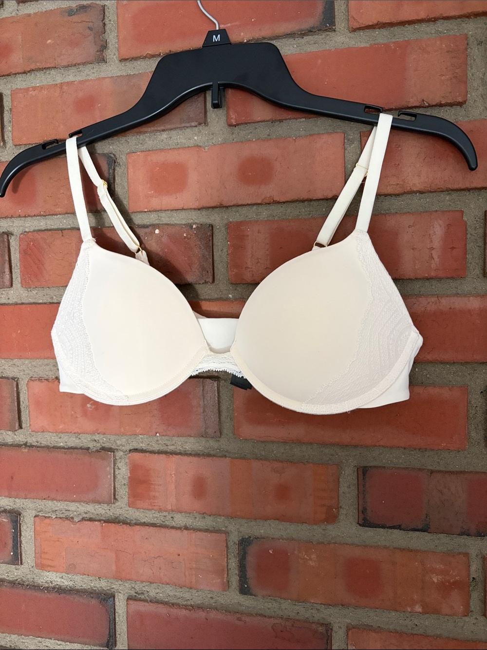 Pepper white cream t shirt bra lined 36A worn once lace outer smoothing